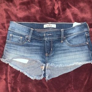 Low waisted Hollister Jean Shorts - Size 3